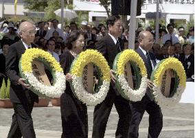 Nagasaki mayor offers wreath at A-bomb anniversary